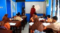 Potret Pendidikan di Rohul, Puluhan Siswa SDN 028 Numpang Belajar di Kantor KNPI